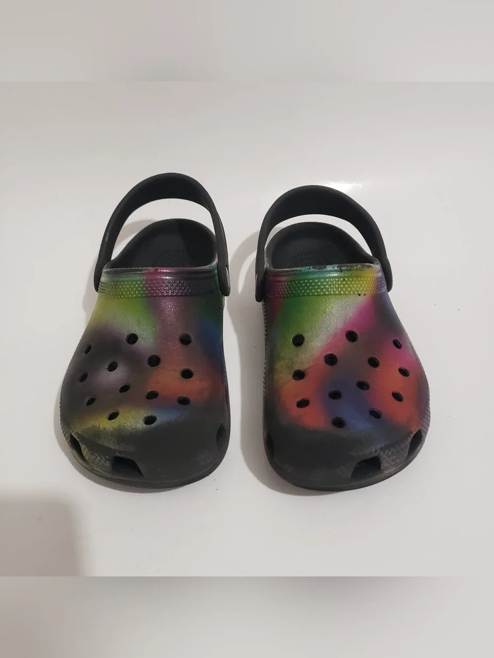 Crocs Classic Spray Tie Dye Clogs Kids J2 Black Rainbow Multicolor Slip On